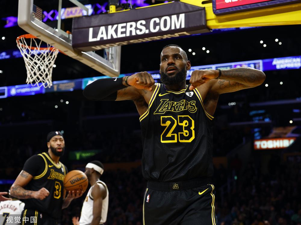 世体：邓弗里斯符合巴萨标准，但转会能否发生取决于财务情况.