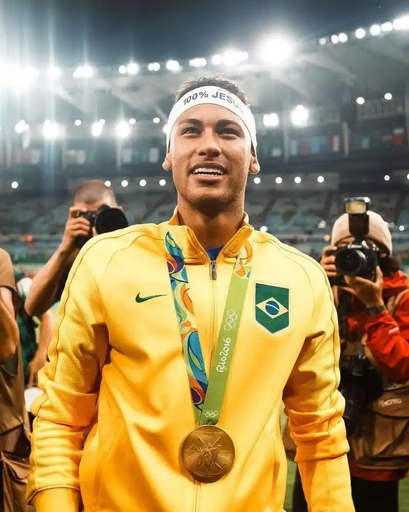 北青：国足为“补腰”验阵；相当一部分中国媒体观战女足比赛.