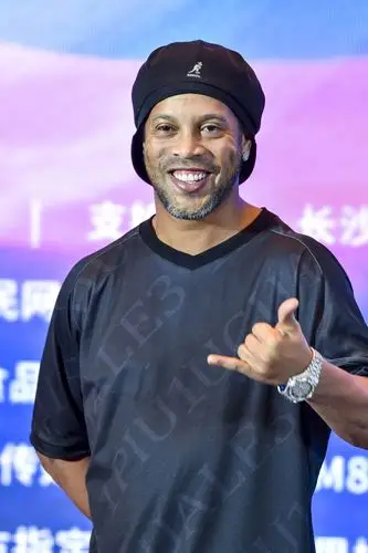 巴特尔分享视频：闭关两月 战胜疾恙 今日凯旋 往后平安顺遂（巴特尔发视频：两月静养痊愈，今日归来，愿未来平安顺遂）